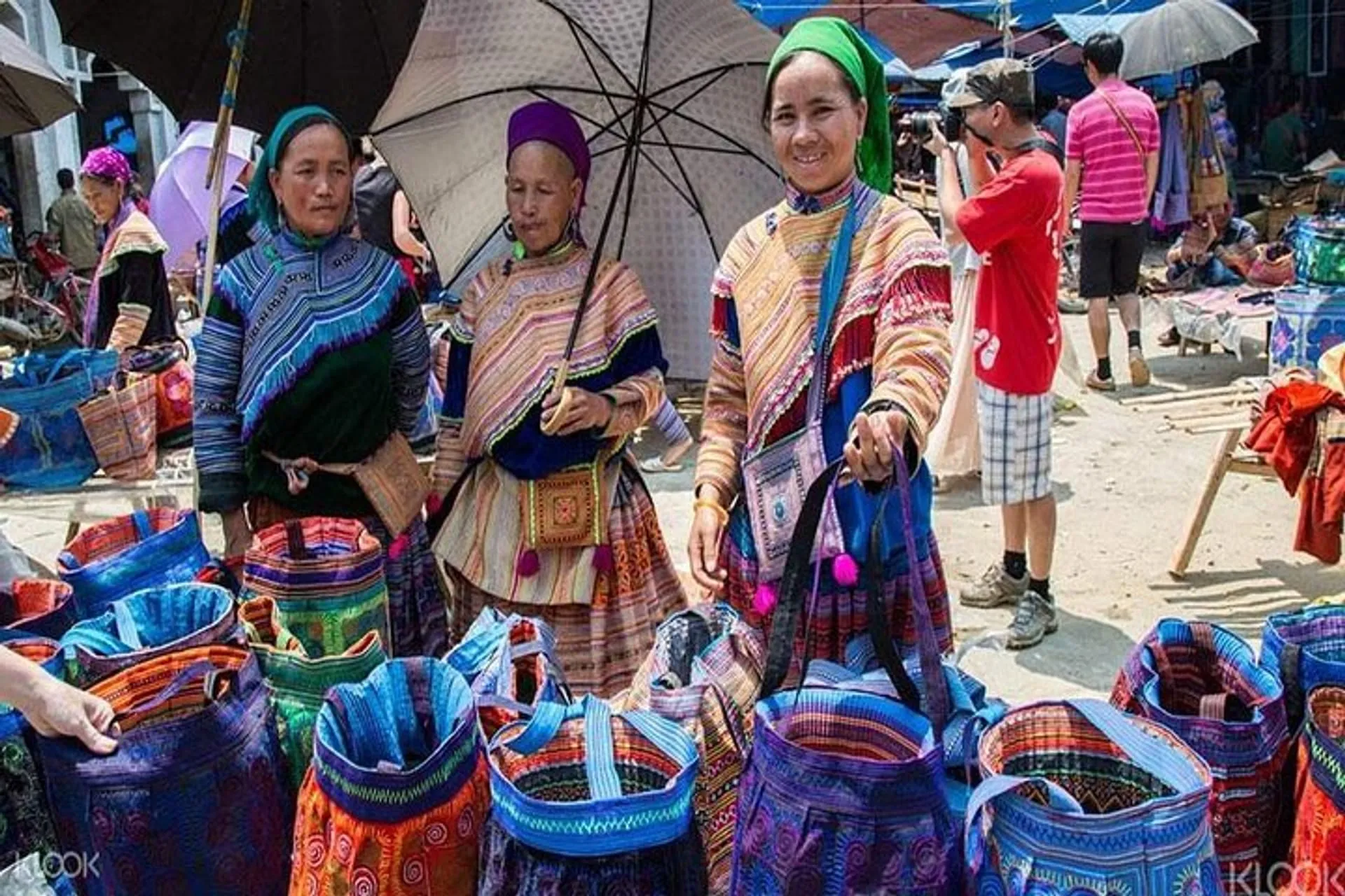 Bac Ha Market Tour 1 Day